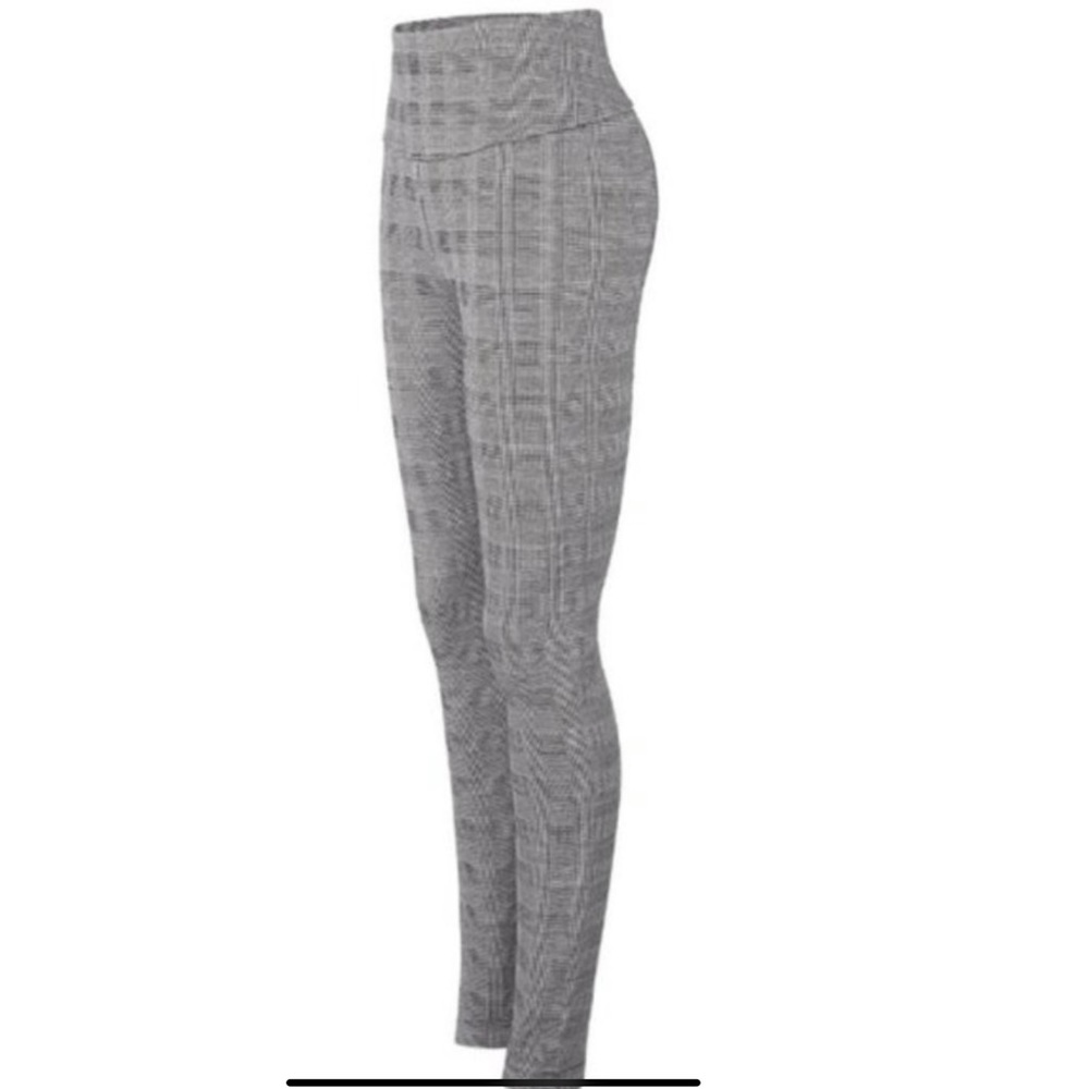 SOLD*****Cabi Plaid High Rise stretch leggings M